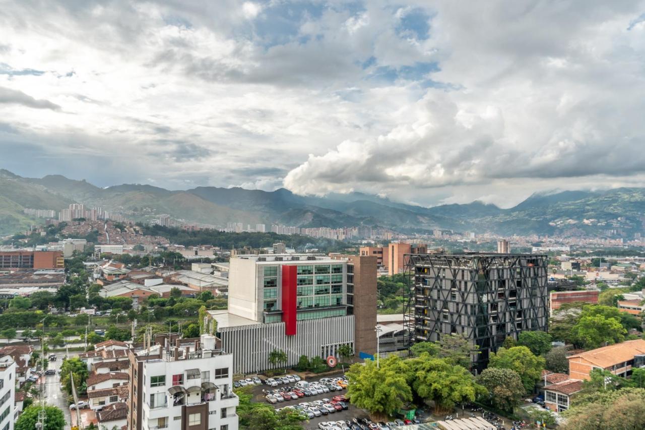 Apartamentos Go Living & Suites By Housy Host Medellin Exterior photo