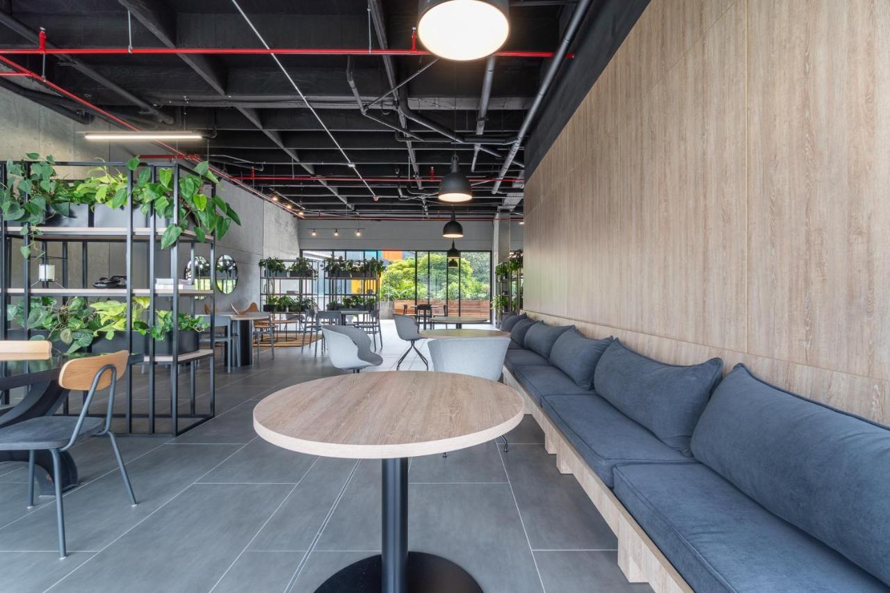 Apartamentos Go Living & Suites By Housy Host Medellin Exterior photo