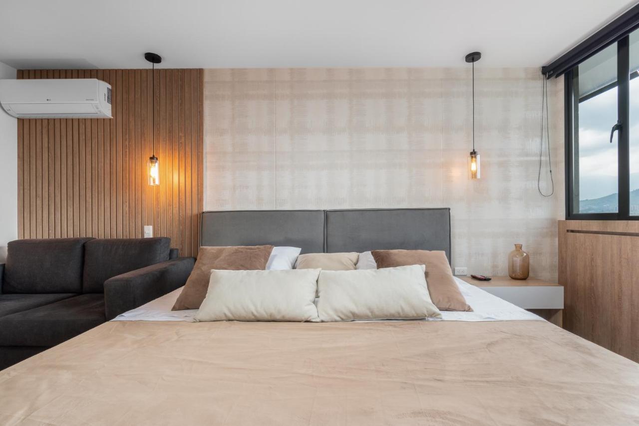 Apartamentos Go Living & Suites By Housy Host Medellin Exterior photo