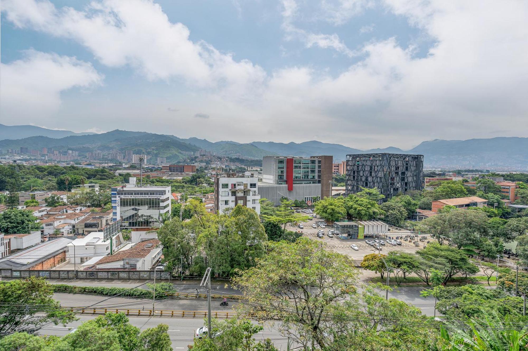Apartamentos Go Living & Suites By Housy Host Medellin Exterior photo